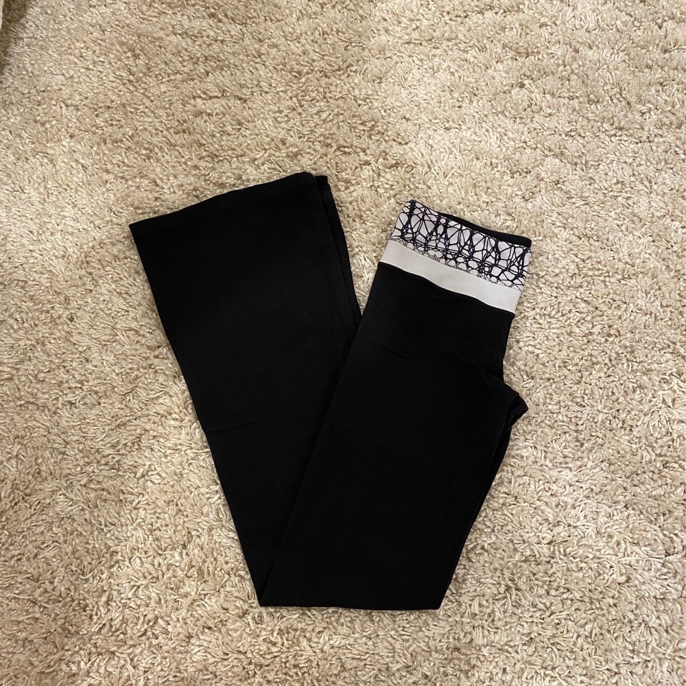 LULULEMON Groove Pant Reversible Pants! Size 4